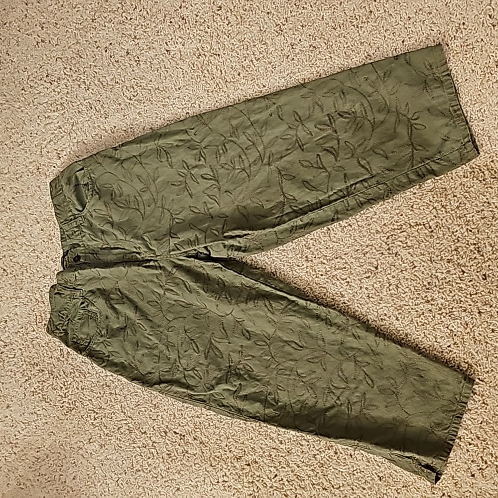 Shaver Lake Women's Capri Pants